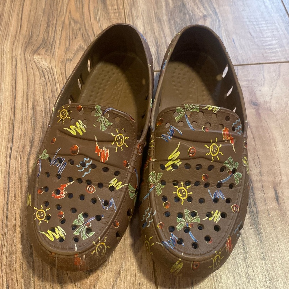 Floafers size 2 - crayon/drawing print 🖍️